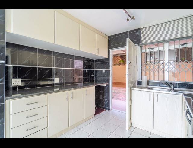 2 BEDROOM FLAT FOR SALE IN SHERWOOD